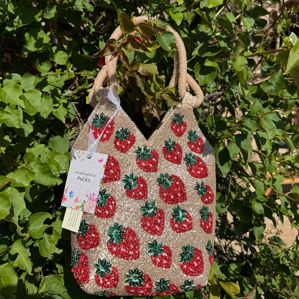 NWT Strawberry Beaded Bag Red Green Nude Beige Made in India Handcrafted New - Picture 2 of 5